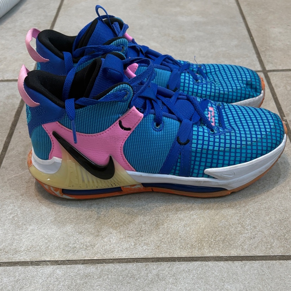 Nike LeBron Witness VII Hyper Royal Pink Basketball Shoes